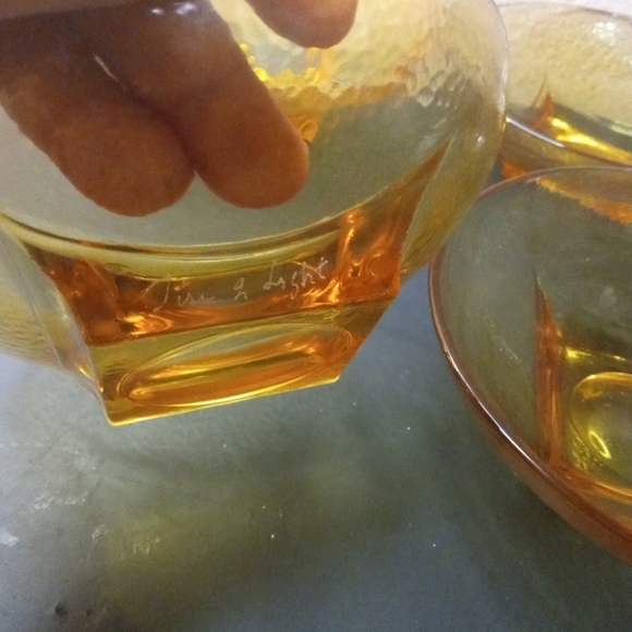 GORGEOUS Signed 4pcs Set of Fire and Light recycled 6" Citrus Glass Bowls. - Picture 4 of 7